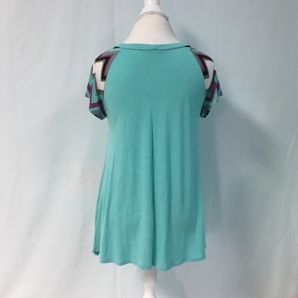 Emerald Chevron Top - Picture 2 of 4